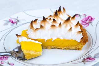 Tarta cu crema de lamaie si bezea – desert rafinat si delicios