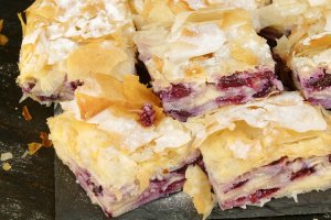 Plăcintă cu iaurt și afine - Desert rapid și delicios