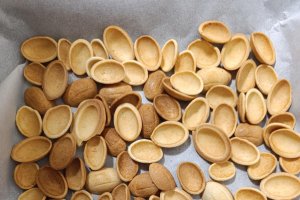 Coji de nuci dulci, perfecte pentru fursecuri umplute