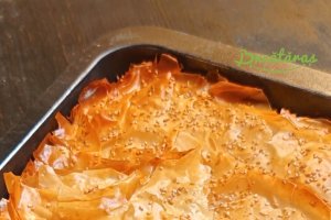 Plăcintă cu brânză, ceapă verde și mărar - Rapidă și delicioasă
