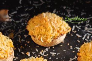 Ciuperci umplute cu cremă de brânză și legume – Aperitiv delicios și ușor de preparat