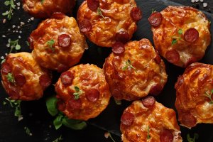 Brioșe pizza delicioase - Rețeta rapidă și savuroasă