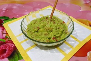 Guacamole - Pate de avocado, delicios si foarte racoritor