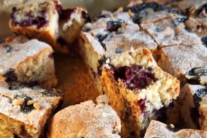 Prăjitură de post cu afine și lămâie - Deliciu pufos și aromat