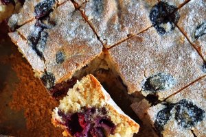 Prăjitură de post cu afine și lămâie - Deliciu pufos și aromat