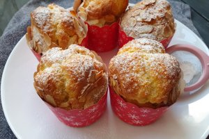 Briose cu afine si fulgi de migdale - Dulci si foarte pufoase