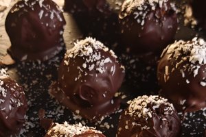 Bomboane Bounty - Deliciu rapid din 3 ingrediente