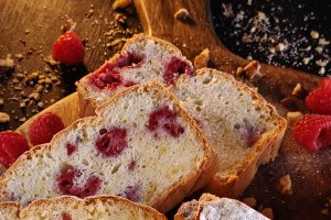 Chec din albușuri cu zmeură și lămâie - Deliciu aromat și pufos