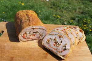 Rulada din muschi de porc cu legume si costita - Reteta savuroasa de casa