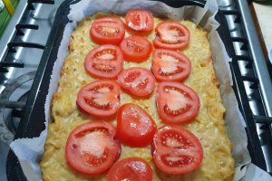 Pizza altfel, pe blat de cartofi - Reteta simpla si satioasa