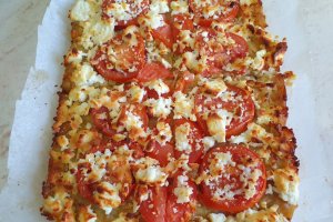 Pizza altfel, pe blat de cartofi - Reteta simpla si satioasa