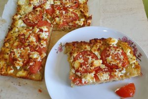 Pizza altfel, pe blat de cartofi - Reteta simpla si satioasa
