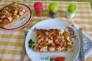Pizza altfel, pe blat de cartofi - Reteta simpla si satioasa