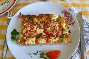 Pizza altfel, pe blat de cartofi - Reteta simpla si satioasa