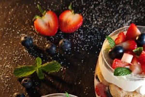 Desert la pahar cu cremă mascarpone și fructe - Ușor, rapid și delicios