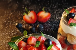 Desert la pahar cu cremă mascarpone și fructe - Ușor, rapid și delicios