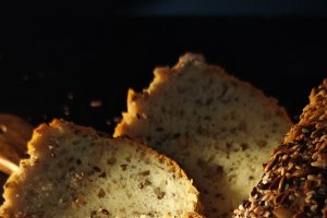 Pâine de casă cu semințe - Rețeta ușoară, fără frământare