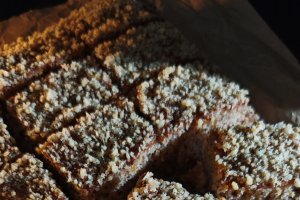 Prăjitura însiropată, cu griș și nucă - Desert pufos și aromat
