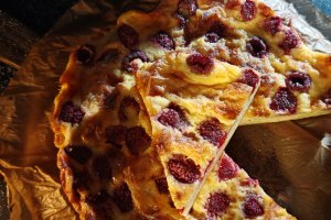Plăcintă cu iaurt și zmeură - Delicioasă și ușor de făcut