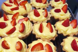 Mini tarte cu crema de vanilie si capsuni - Reteta delicioasa, fara zahar