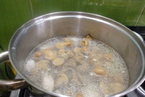 Ciulama din piept de pui, cu ciupercuțe și smântână - Gustoasă si rapidă