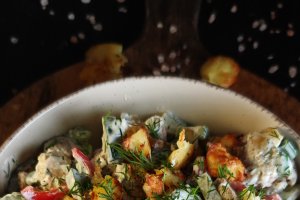 Salată cu cartofi noi la cuptor - Rețeta gustoasă și plină de savoare