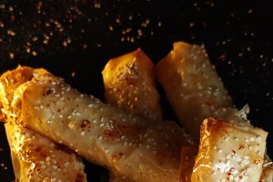 Rulouri picante cu brânză și miere - Gustarea inedită și delicioasă