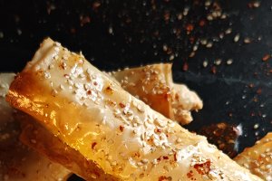 Rulouri picante cu brânză și miere - Gustarea inedită și delicioasă