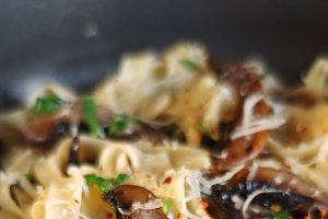 Paste cu ciuperci și parmezan - Rețeta gustoasă și rapidă