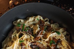 Paste cu ciuperci și parmezan - Rețeta gustoasă și rapidă