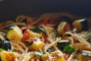 Spaghete cu roșii și zucchini - Savuroase și rapide