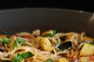 Spaghete cu roșii și zucchini - Savuroase și rapide