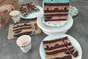 Tort cu lichior, cafea si jeleu de afine - Reteta delicioasa