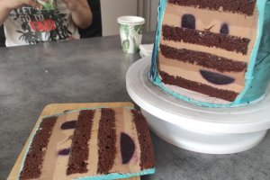 Tort cu lichior, cafea si jeleu de afine - Reteta delicioasa
