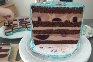 Tort cu lichior, cafea si jeleu de afine - Reteta delicioasa