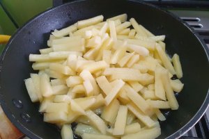 Tortilla cu cartofi si ceapa, la tigaie - Reteta gustoasa de omleta spaniola