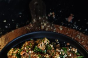 Salată de dovlecei cu nuci - Rețeta simplă și savuroasă