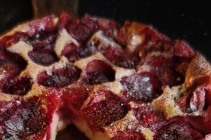 Clafoutis cu căpșuni - Desertul savuros și aromat