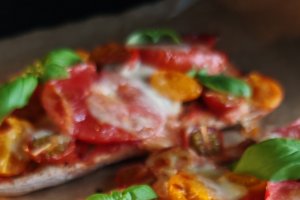 Bruschete cu roșii și mozzarella - Rapide și delicioase