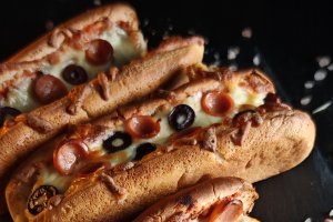 Hotdog pizza - Cea mai savuroasă combinație de fast food la tine acasă