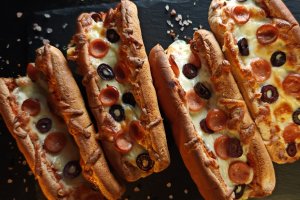 Hotdog pizza - Cea mai savuroasă combinație de fast food la tine acasă