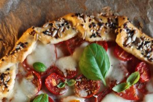 Tartă Caprese - Simplă, rapidă și gustoasă
