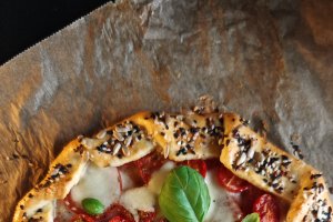 Tartă Caprese - Simplă, rapidă și gustoasă