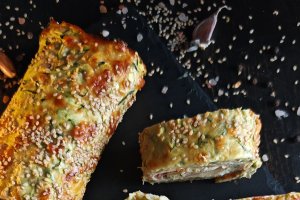 Ruladă de dovlecei cu cremă de brânză și șuncă - Aperitivul gustos de vară