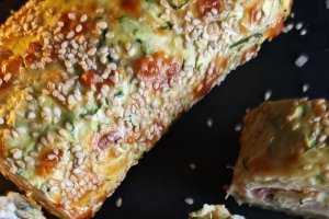 Ruladă de dovlecei cu cremă de brânză și șuncă - Aperitivul gustos de vară