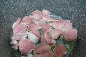 Muschiulet de porc cu gnocchi si mazare - Reteta savuroasa