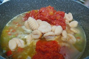 Muschiulet de porc cu gnocchi si mazare - Reteta savuroasa
