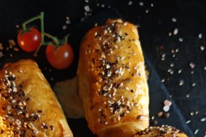 Rulouri cu cașcaval și chorizo - Rețeta rapidă și delicioasă