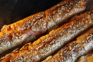 Aperitiv italienesc cu salam și cașcaval la cuptor - Crocant și delicios