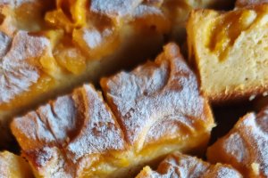 Prăjitură cu caise în blat - Super pufoasă și aromată
